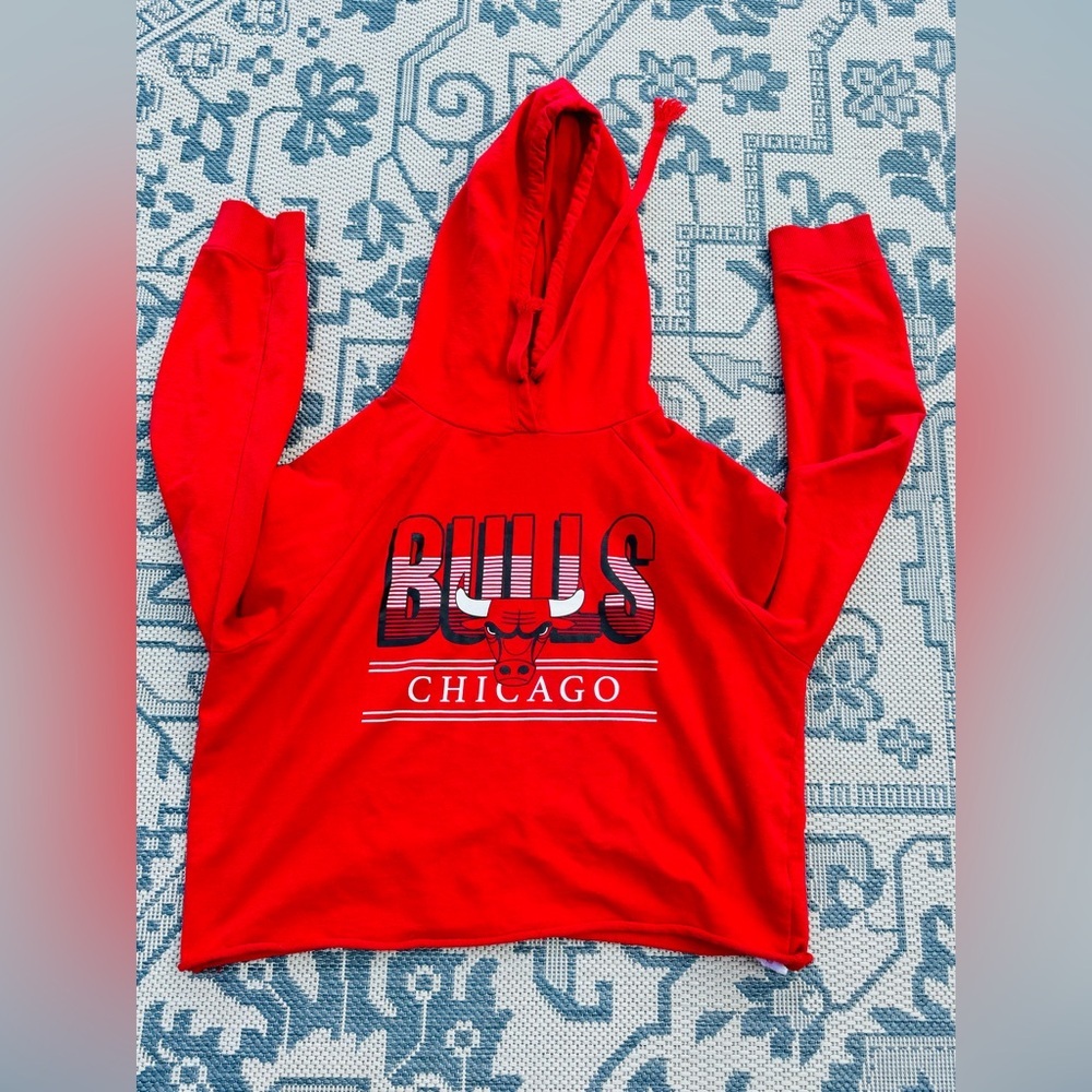 Vintage Chicago Bulls Cropped Hoodie Women's Size XL Red NBA Basketball